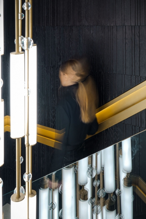 dentakay-dis-poliklinigi-istanbul-klinik-tasarimi-toros-and-partners-dis-klinigi-ic-mekan-aydinlatma-enstalasyonu-merdiven-kovasi-saglik-mekani