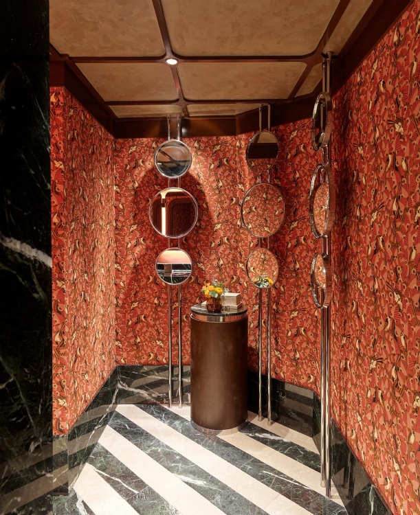 kaicy-tarabya-restaurant-istanbul-toros-and-partners-interior-design-wc-mirror-bathroom-powderroom-make-up-room-mosaic-art-installation-casamance-wallpaper-wall-restaurant-architecture