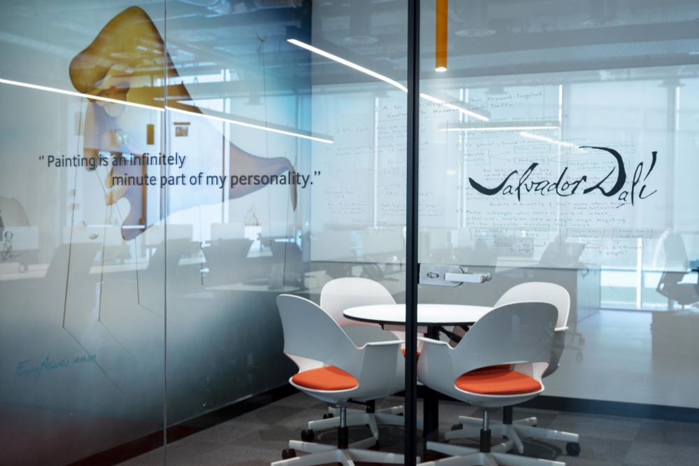 n11-ofis-ic-mekani-sanat-entegreli-ofis-tasarimi-istanbul-toros-and-partners-toplantı-odası-salvador-dali-florans-atlantis-nurus-ofis-mobilyası-toplantı-masası