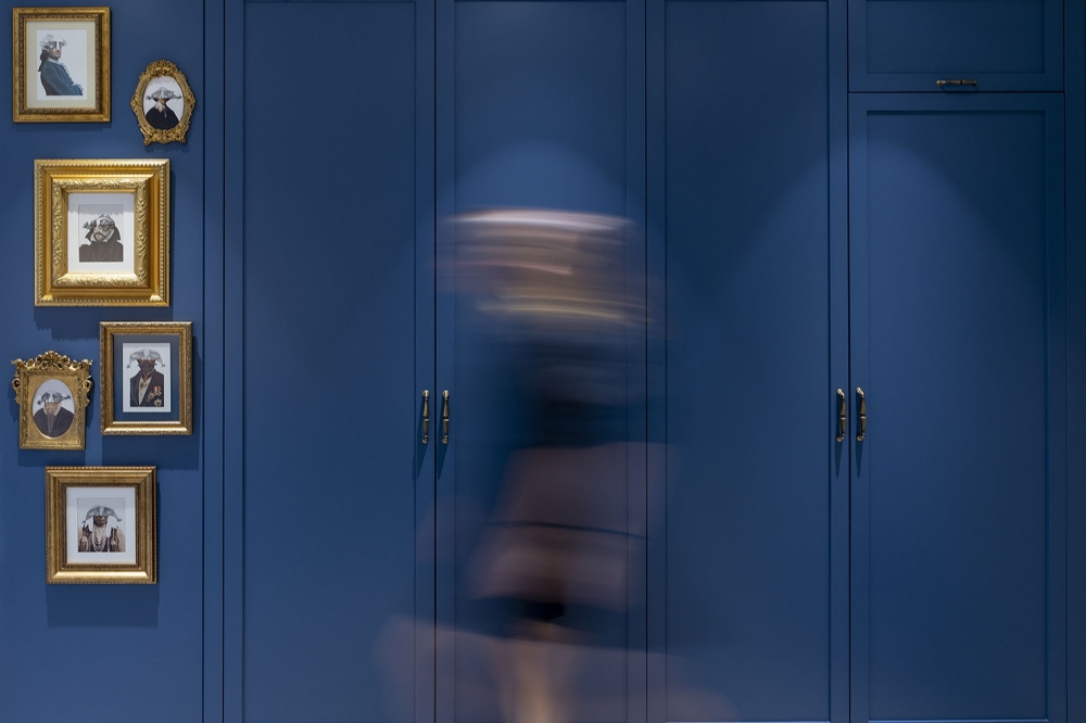 mavi duvar sanat eseri çerçeve mutfak villa tasarımı çerçeve iç mimarlık 