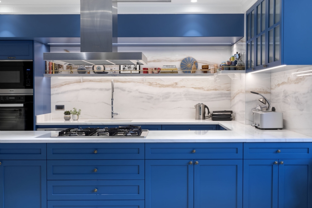 mavi duvar sanat eseri çerçeve mutfak villa tasarımı çerçeve iç mimarlık